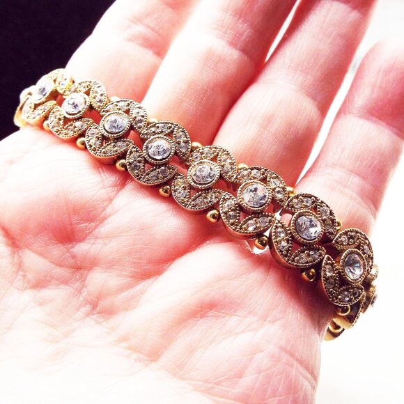 DESIGNER MARKED RHINESTONE CRYSTALS GOLDEN RICH DESIGN STRETCH BRACELET 77 - Picture 3 of 3